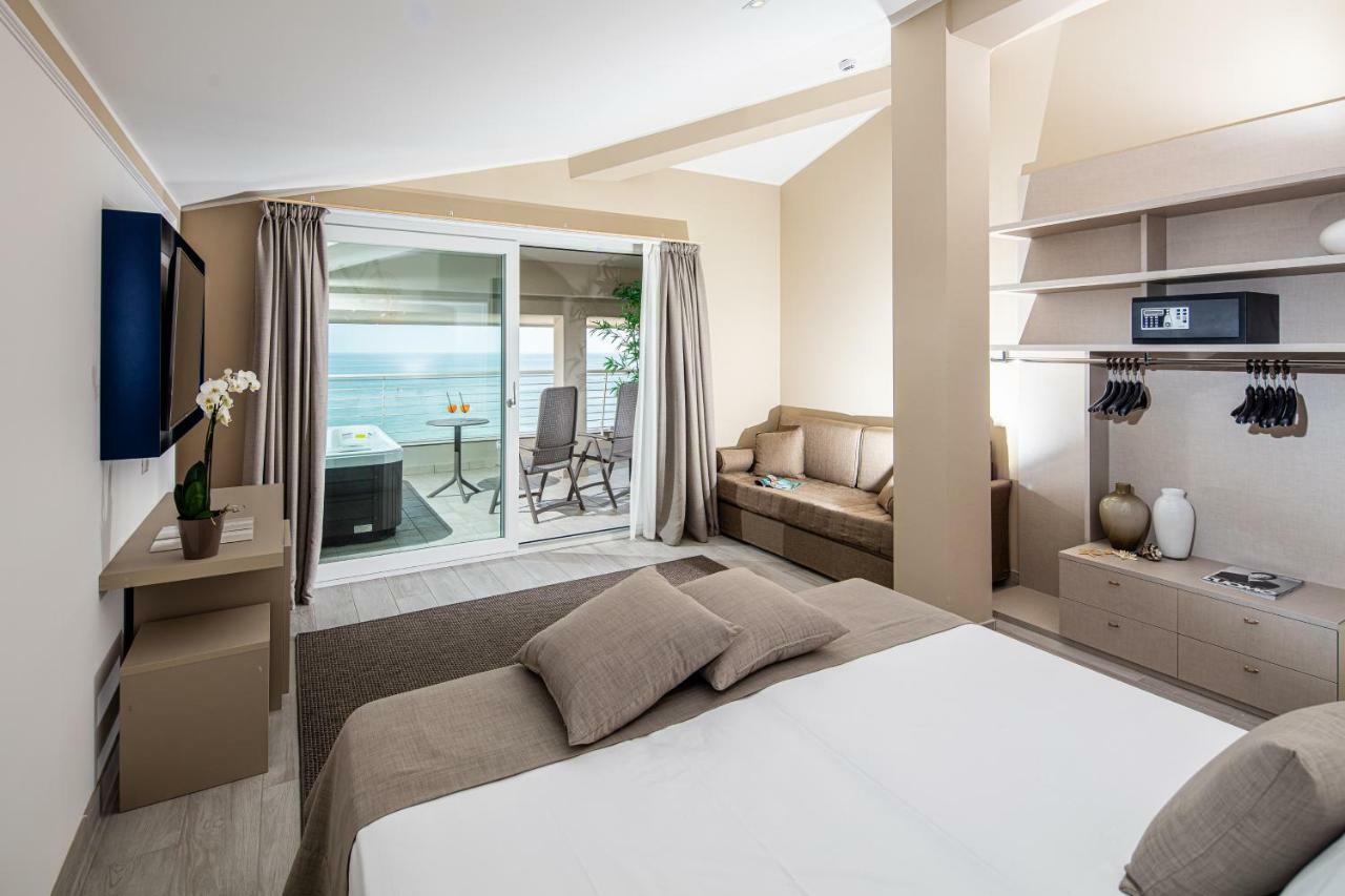 Hotel Capitol 4*