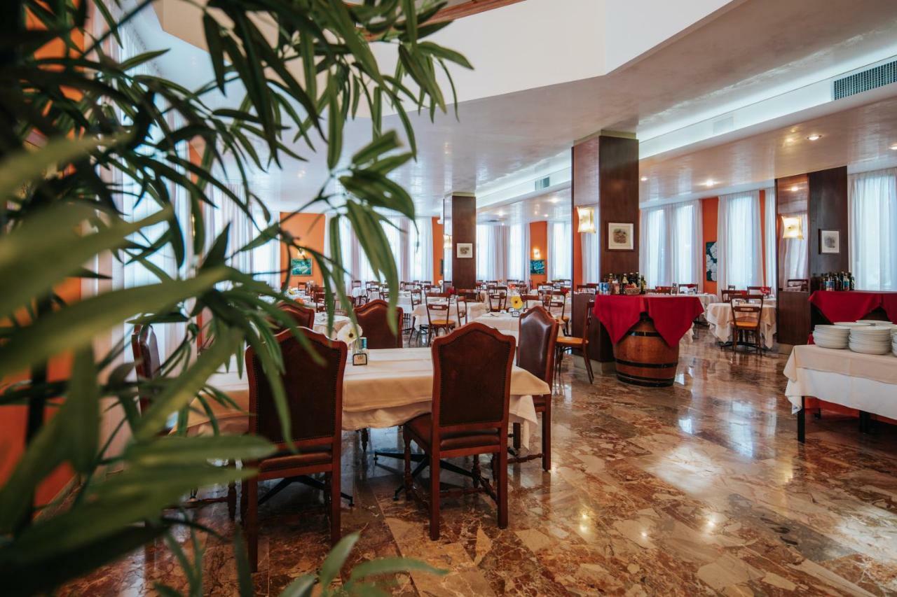Hotel Capitol 4*